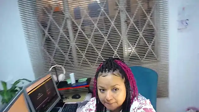 Snapshot of SweettSin chatting on 6, 5, 2026 SweettSin online show from 6, 5, 2026