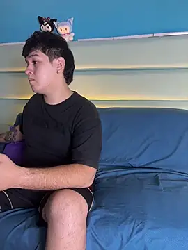 EmilyAndAndrew online show from 23, 3, 2026