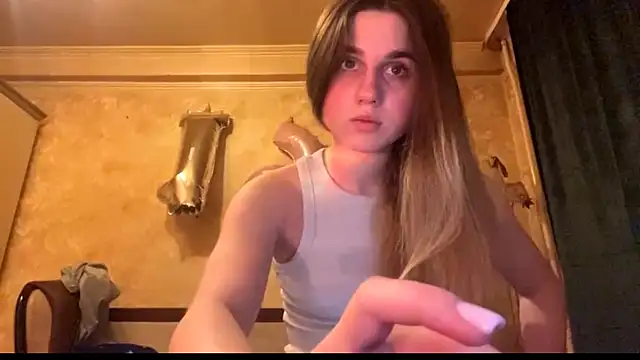 Snapshot of LovelySilk_63 chatting on 6, 5, 2026 LovelySilk 63 online show from 6, 5, 2026