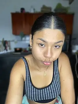 Snapshot of Romie_rous chatting on 9, 7, 2026 Romie rous online show from 9, 7, 2026