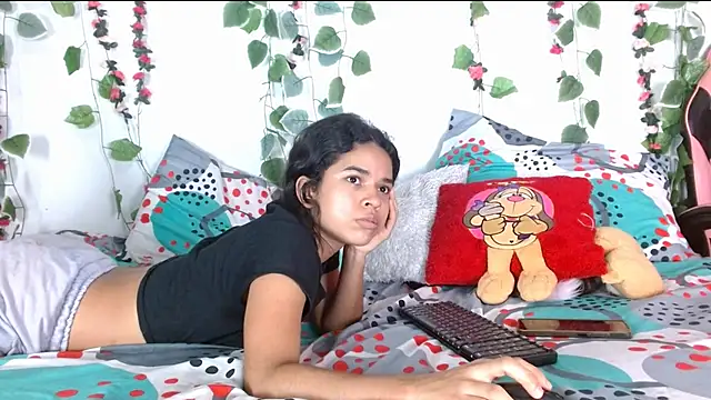 Snapshot of karolsweetvagi chatting on 25, 7, 2026 karolsweetvagi online show from 25, 7, 2026