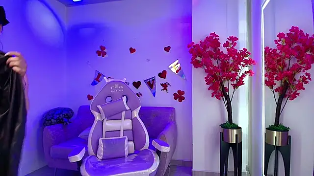 Alanna  scott online show from 19, 2, 2026