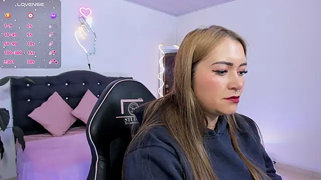 LUNAKITTY TAY online show from 19, 5, 2026