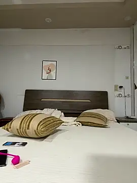 Rin-yiyi online show from 11, 4, 2026