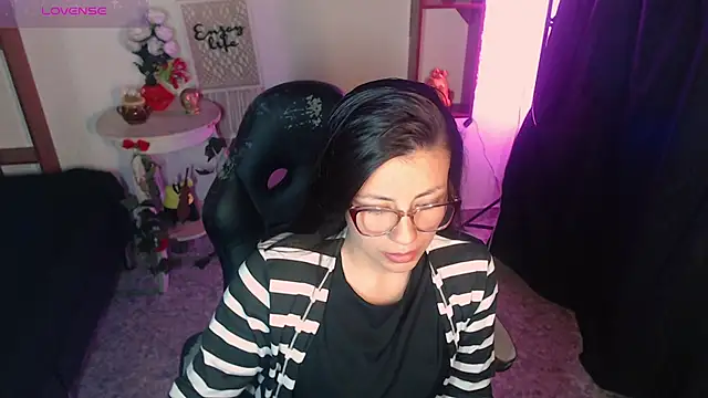 QueenRose94 online show from 6, 4, 2026