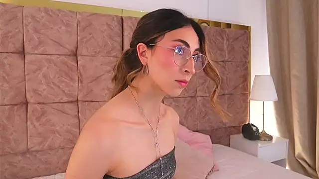 EmmaClark   online show from 28, 3, 2026