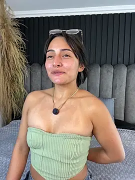 Nanda vixen  online show from 15, 4, 2026