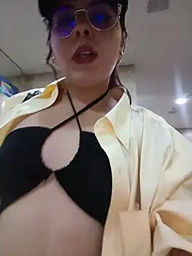 Snapshot of Yulska chatting on 27, 4, 2026 Yulska online show from 27, 4, 2026