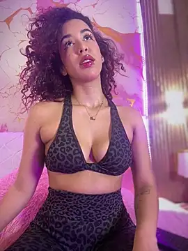 Woo isDaphne online show from 25, 3, 2026