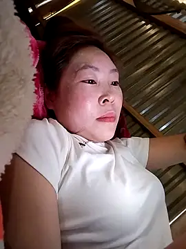 Yiyoongg online show from 13, 4, 2026