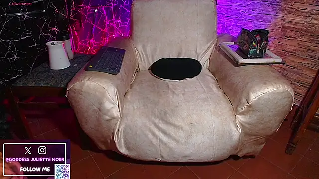 Snapshot of GoddessJulietteNoiir chatting on 3, 6, 2026 GoddessJulietteNoiir online show from 3, 6, 2026