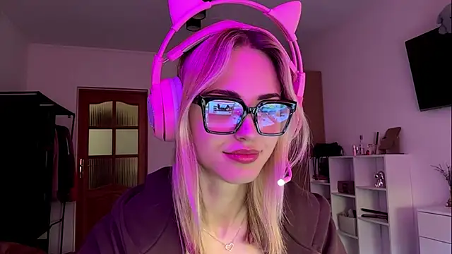 Snapshot of Evva_mayy chatting on 15, 5, 2026 Evva mayy online show from 15, 5, 2026