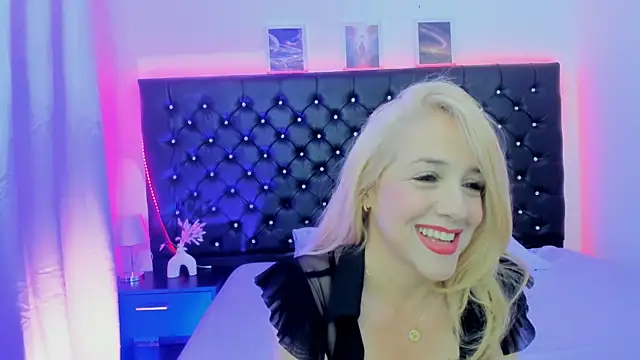 Snapshot of CrystalRose_40 chatting on 9, 2, 2026 CrystalRose 40 online show from 9, 2, 2026