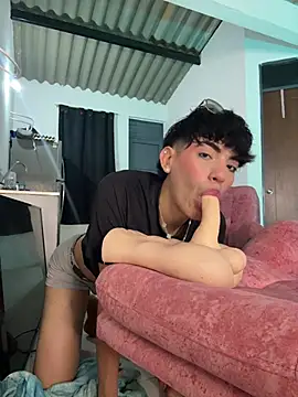 max femboy online show from 25, 4, 2026