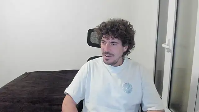 Snapshot of joaquin420_hot chatting on 24, 2, 2026 joaquin420 hot online show from 24, 2, 2026