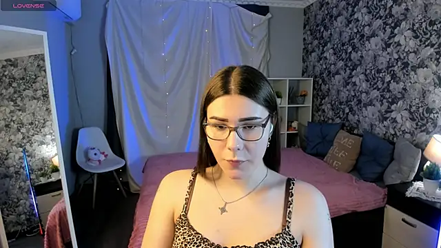 Snapshot of Coraline_kitty chatting on 9, 5, 2026 Coraline kitty online show from 9, 5, 2026