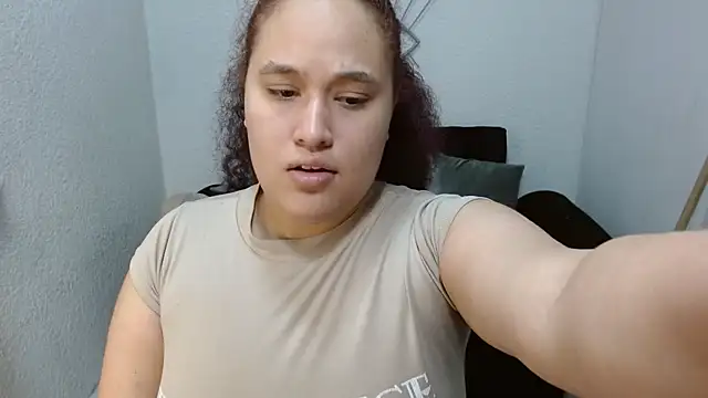 leilanewgirl online show from 13, 4, 2026