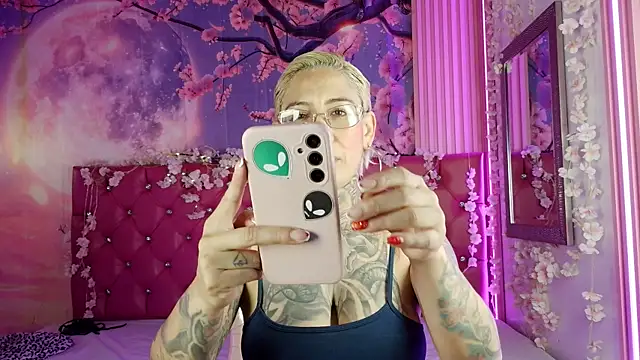 Everlyn sexx online show from 18, 4, 2026