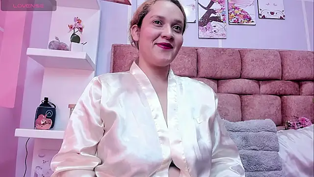 Snapshot of CurvaDorada_noa chatting on 2, 3, 2026 CurvaDorada noa online show from 2, 3, 2026