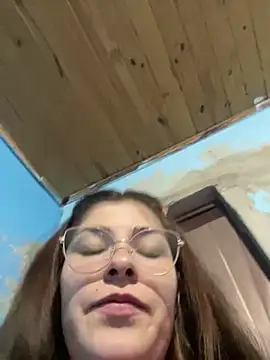 Snapshot of Luna33- chatting on 17, 5, 2026 Luna33- online show from 17, 5, 2026