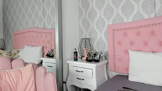 Snapshot of luciana_lopez_7 chatting on 2, 3, 2026 luciana lopez 7 online show from 2, 3, 2026