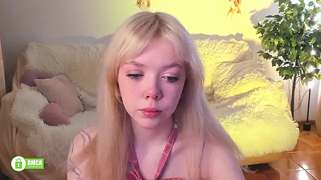 Snapshot of Rochelle_kitty chatting on 27, 4, 2026 Rochelle kitty online show from 27, 4, 2026