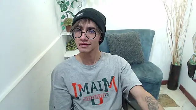 Snapshot of AaronBeer_ chatting on 23, 2, 2026 AaronBeer online show from 23, 2, 2026