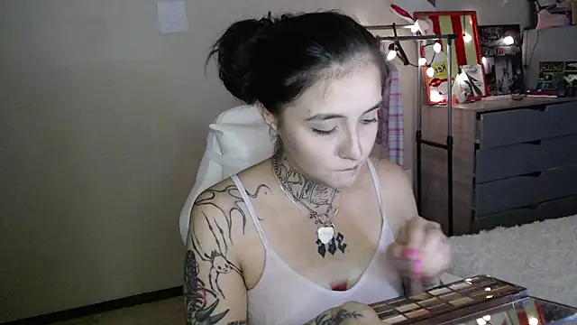 Snapshot of Rin_Tozier chatting on 10, 7, 2026 Rin Tozier online show from 10, 7, 2026