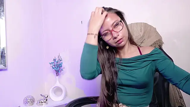 Snapshot of Mei_hells chatting on 15, 4, 2026 Mei hells online show from 15, 4, 2026