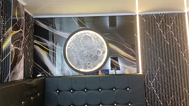  ArianaToroo online show from 9, 4, 2026