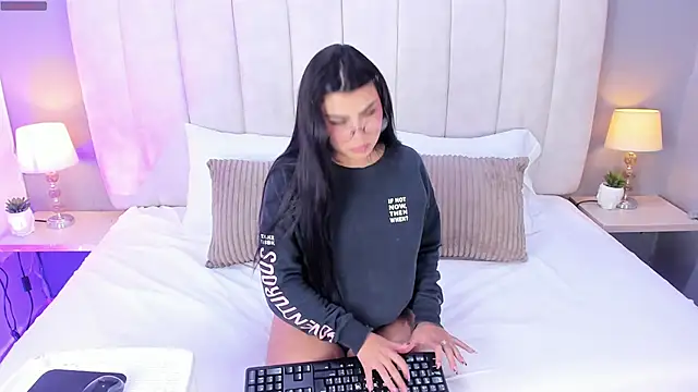 Snapshot of EmyWalton_ chatting on 20, 2, 2026 EmyWalton online show from 20, 2, 2026