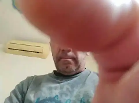 Snapshot of davidgra19788 chatting on 2, 4, 2026 davidgra19788 online show from 2, 4, 2026