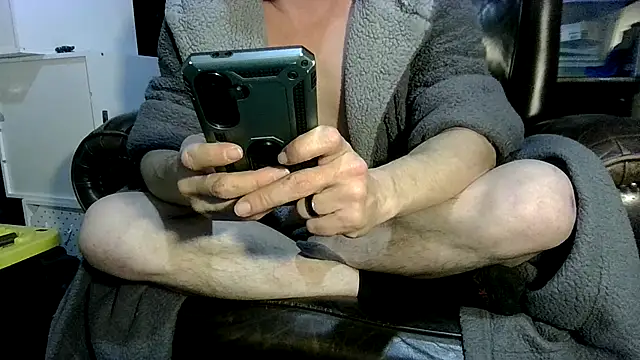 Snapshot of ShadowLove85 chatting on 14, 2, 2026 ShadowLove85 online show from 14, 2, 2026