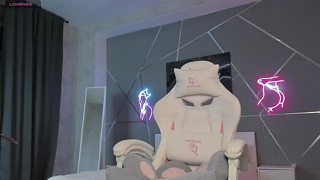 naomi reiss online show from 13, 4, 2026