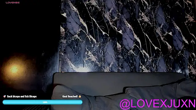 LovexJuxn8 online show from 24, 3, 2026