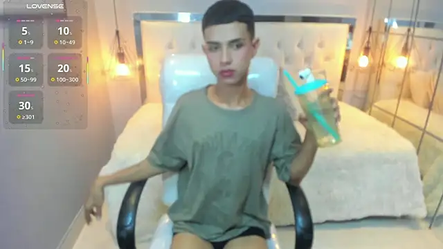 Snapshot of alexking_2 chatting on 1, 3, 2026 alexking 2 online show from 1, 3, 2026