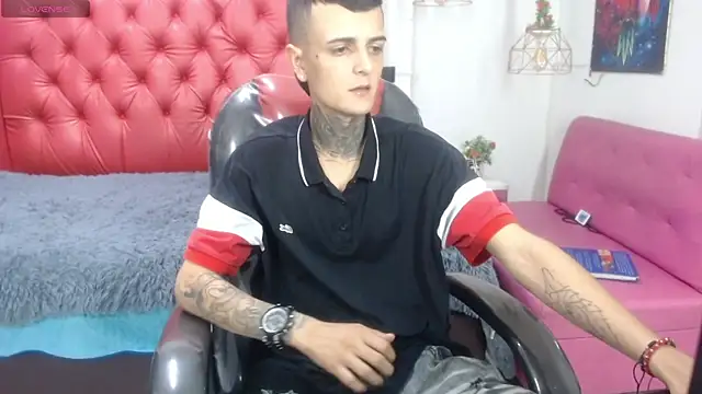 Snapshot of benjamin_anthony chatting on 22, 4, 2026 benjamin anthony online show from 22, 4, 2026