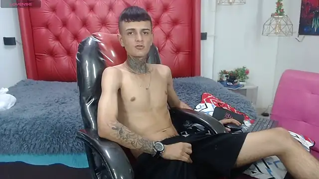 Snapshot of benjamin_anthony chatting on 23, 4, 2026 benjamin anthony online show from 23, 4, 2026
