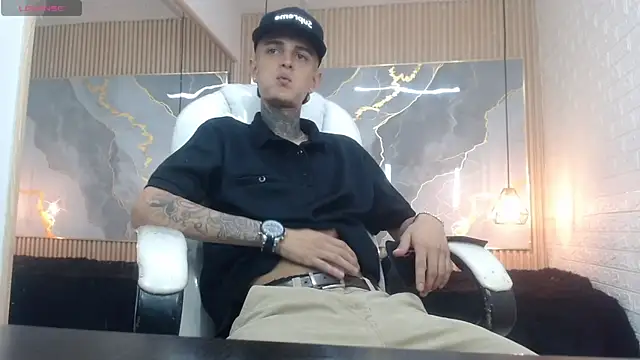 Snapshot of benjamin_anthony chatting on 22, 5, 2026 benjamin anthony online show from 22, 5, 2026