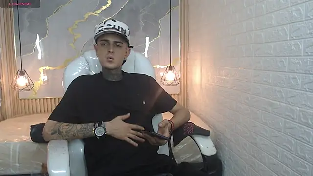 Snapshot of benjamin_anthony chatting on 27, 5, 2026 benjamin anthony online show from 27, 5, 2026