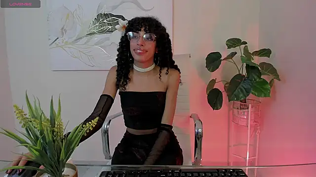 Snapshot of Tamia_25 chatting on 29, 4, 2026 Tamia 25 online show from 29, 4, 2026