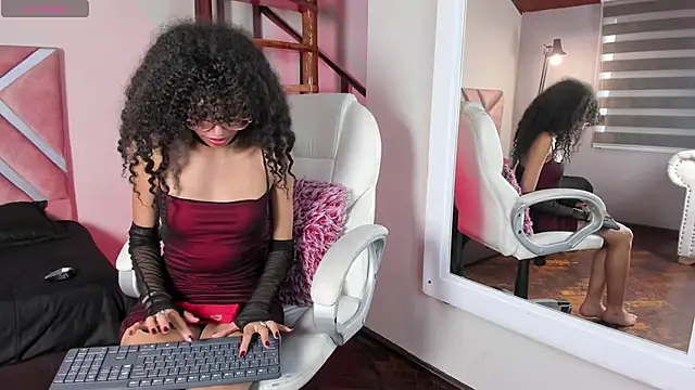 Snapshot of Tamia_25 chatting on 5, 5, 2026 Tamia 25 online show from 5, 5, 2026