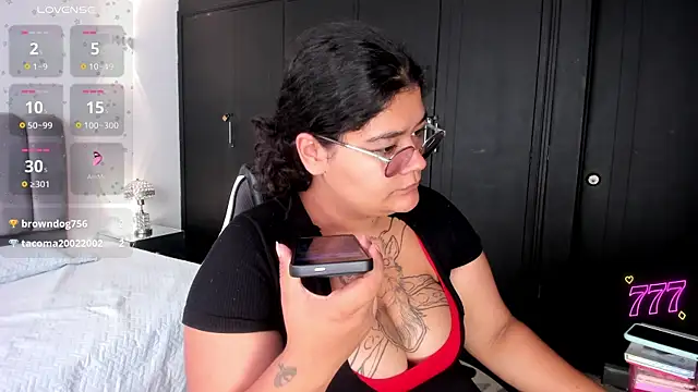 Snapshot of DarkReed chatting on 22, 4, 2026 DarkReed online show from 22, 4, 2026