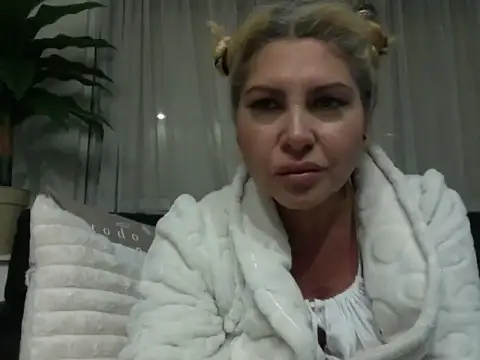 mistycbeauty online show from 27, 4, 2026