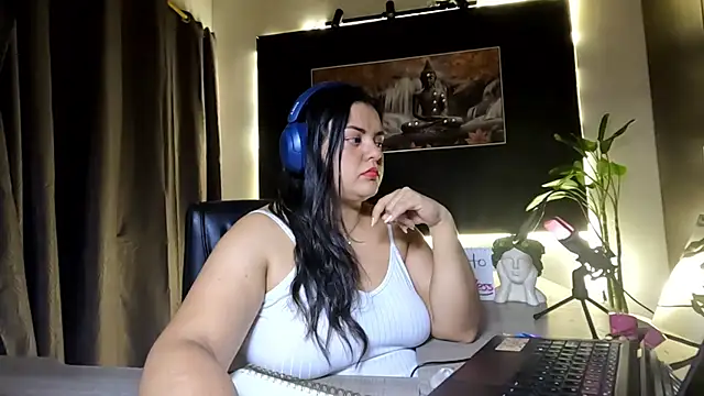 Snapshot of AzaraOnyx chatting on 12, 6, 2026 AzaraOnyx online show from 12, 6, 2026