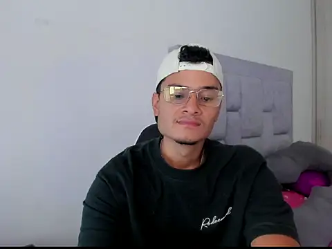 Snapshot of FredericSloan chatting on 24, 2, 2026 FredericSloan online show from 24, 2, 2026