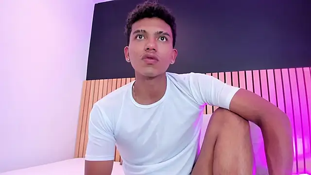 Snapshot of jhoystrong_ chatting on 25, 2, 2026 jhoystrong online show from 25, 2, 2026