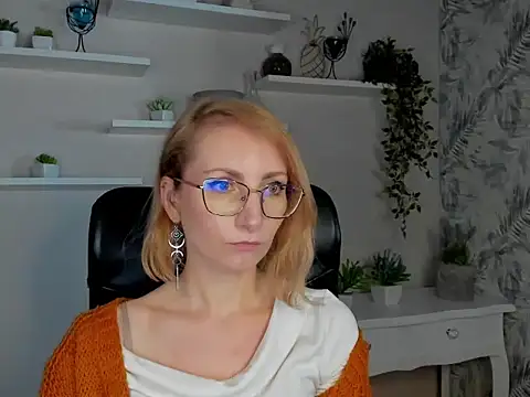 Snapshot of CinderellaMoon chatting on 19, 2, 2026 CinderellaMoon online show from 19, 2, 2026