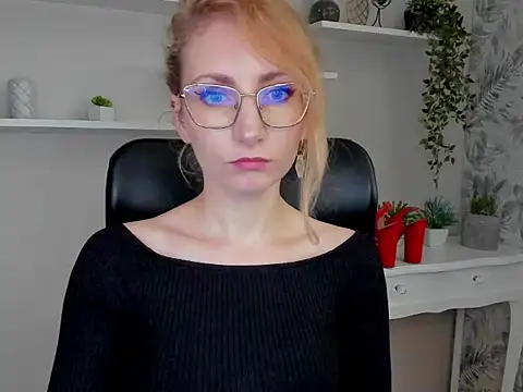 Snapshot of CinderellaMoon chatting on 27, 2, 2026 CinderellaMoon online show from 27, 2, 2026