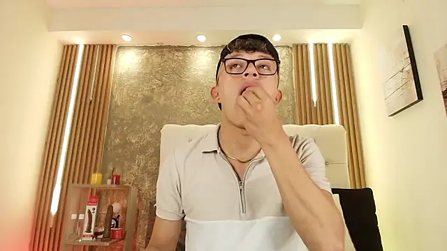 Dark Nico online show from 25, 3, 2026